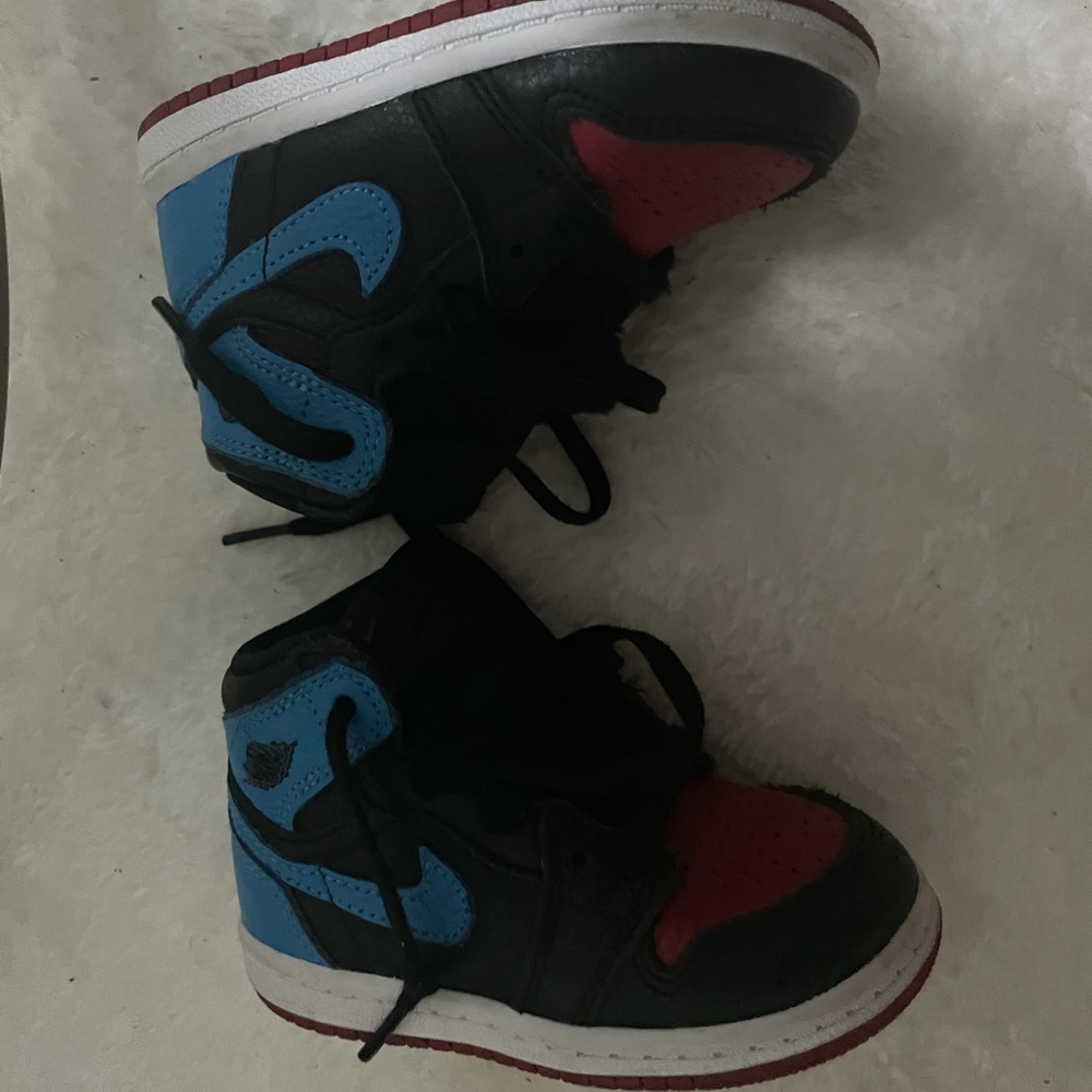 Jordan 1 Retro High UNC Chicago Leather Toddlers Sneakers. Size 7C Worn